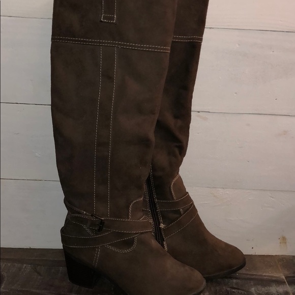 Size 7 women’s boots - Picture 3 of 4